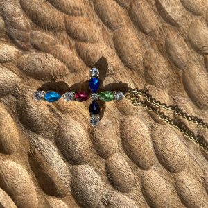 Colgante cruz de colores