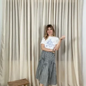 Camiseta Silvia blanco dibujo en azul