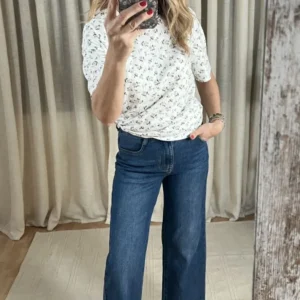 Camiseta "Floral Garden" – Un Básico con Estilo